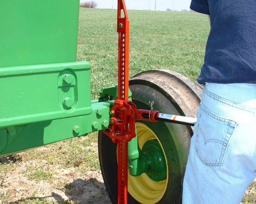 Hi-Lift-Tractor-Close-up-MaconWinch